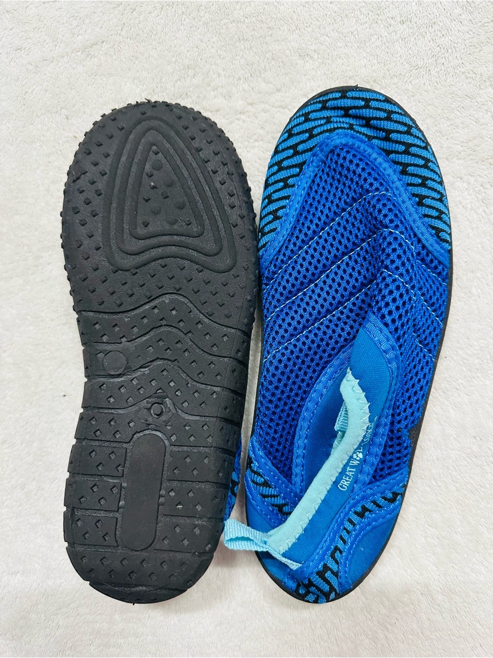 Blue and Black Water Shoes Size 1 Junior New -Great Wolf Lodge